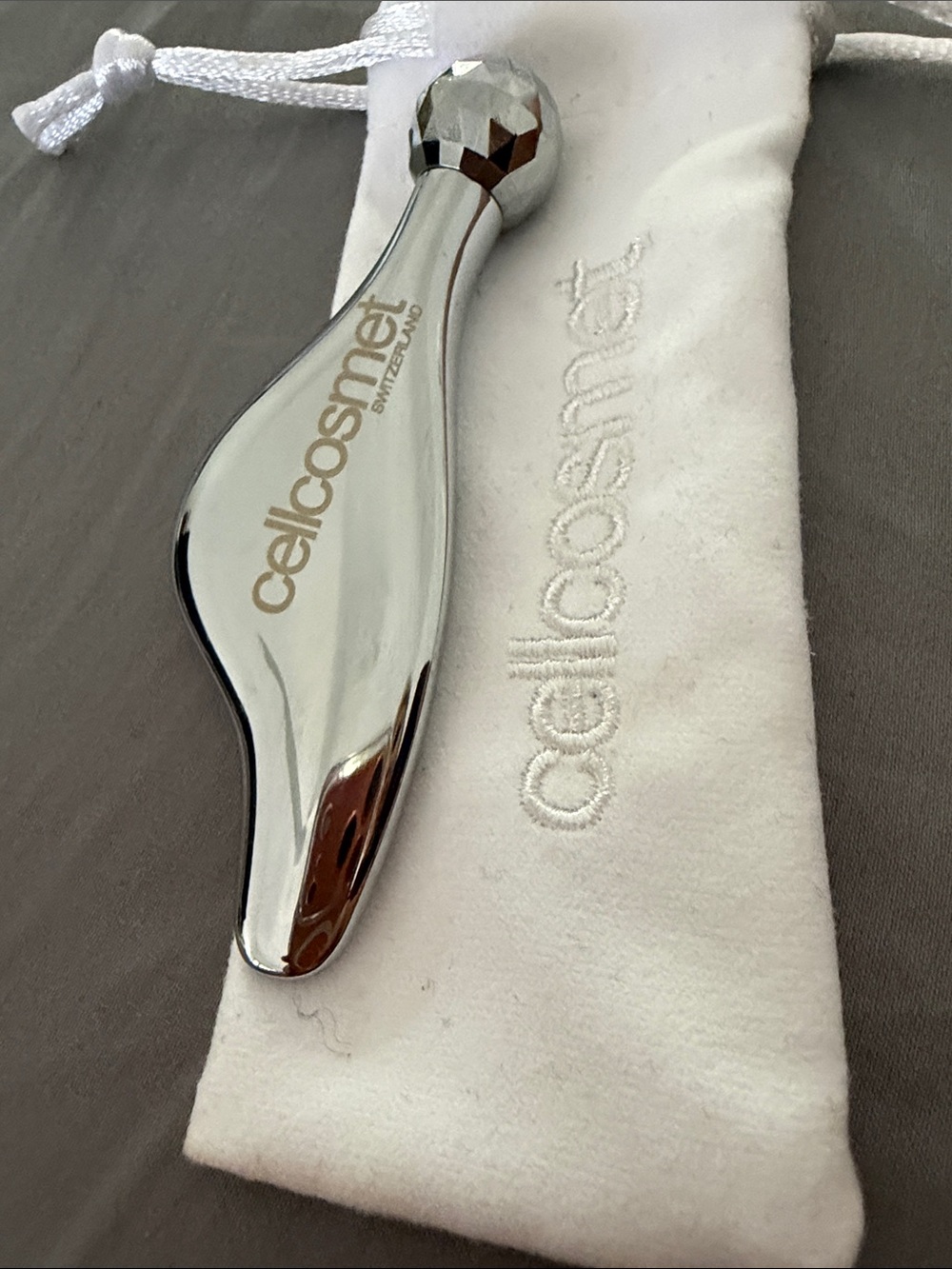 Silver Facial Massage Tool - Ergonomic Gua Sha Roller - Picture 3 of 4